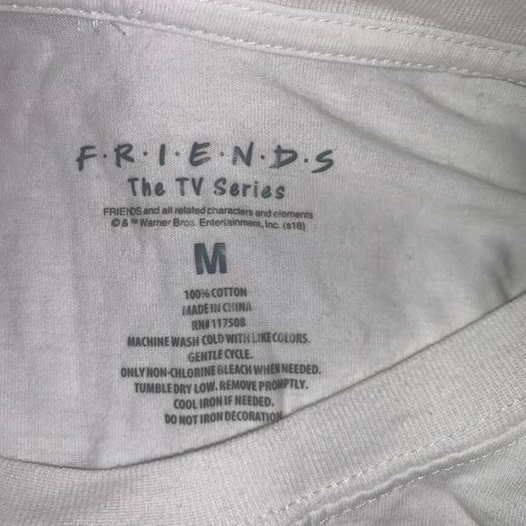 CUTE “FRIENDS” CROP LONG SLEEVE - Picture 2 of 2